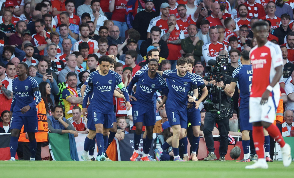 全市场：尤文与那不勒斯对格雷茨卡有意，正关注其续约情况（全市场：尤文、那不勒斯有意格雷茨卡，密切关注其续约进展）