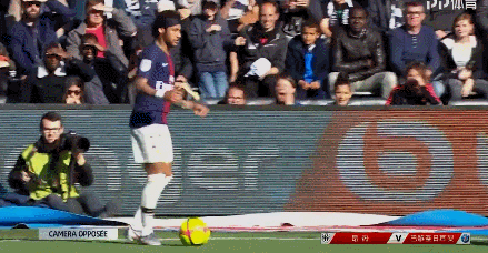 40岁魔笛仍不老！助米兰领跑意甲+连续10轮踢满全场（40岁魔笛不服老：助米兰领跑意甲，已连续10轮全勤）