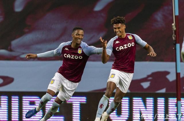 说了啥？卢克曼在被换下时与主教练尤里奇发生口角冲突（被换下不满，卢克曼与主帅尤里奇场边爆发口角）