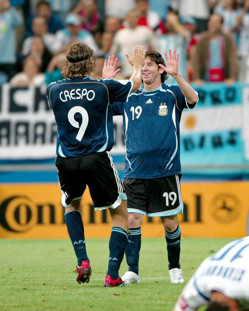 斯科尔斯、卡拉格都认为：哈白布是足球历史上最佳中场组合（斯科尔斯与卡拉格一致认为：哈白布是足坛史上最强中场组合）