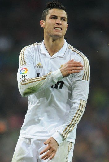 马丁内利：排在榜首没有压力，仅有优秀的球员不代表就会夺冠（马丁内利：领跑榜首无压力，光有好球员并不等于能夺冠）